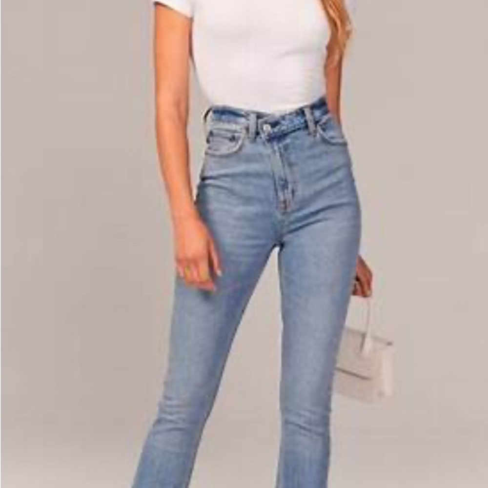 ABERCROMBIE & FITCH Curve Love high-rise 90s Jean w/ crossover button—Size 10x30